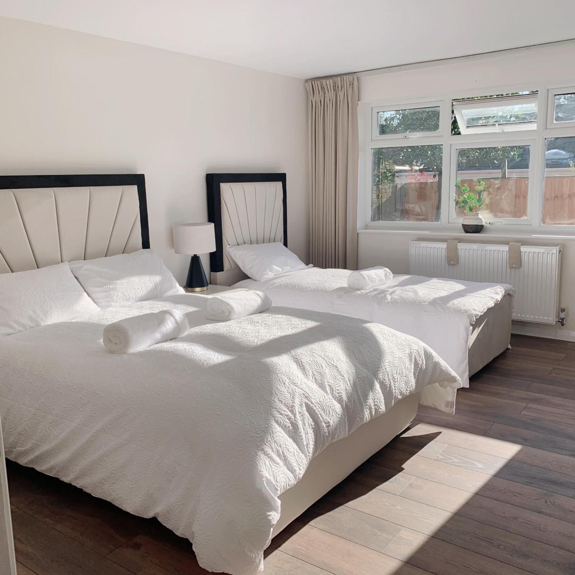 Villa Cannon Village- Elegance & Comfort By Cannon Park , A Historic Retreat Next To The Of Warwick ,free Parking ,3 Bedrooms ,sleeps 9 *