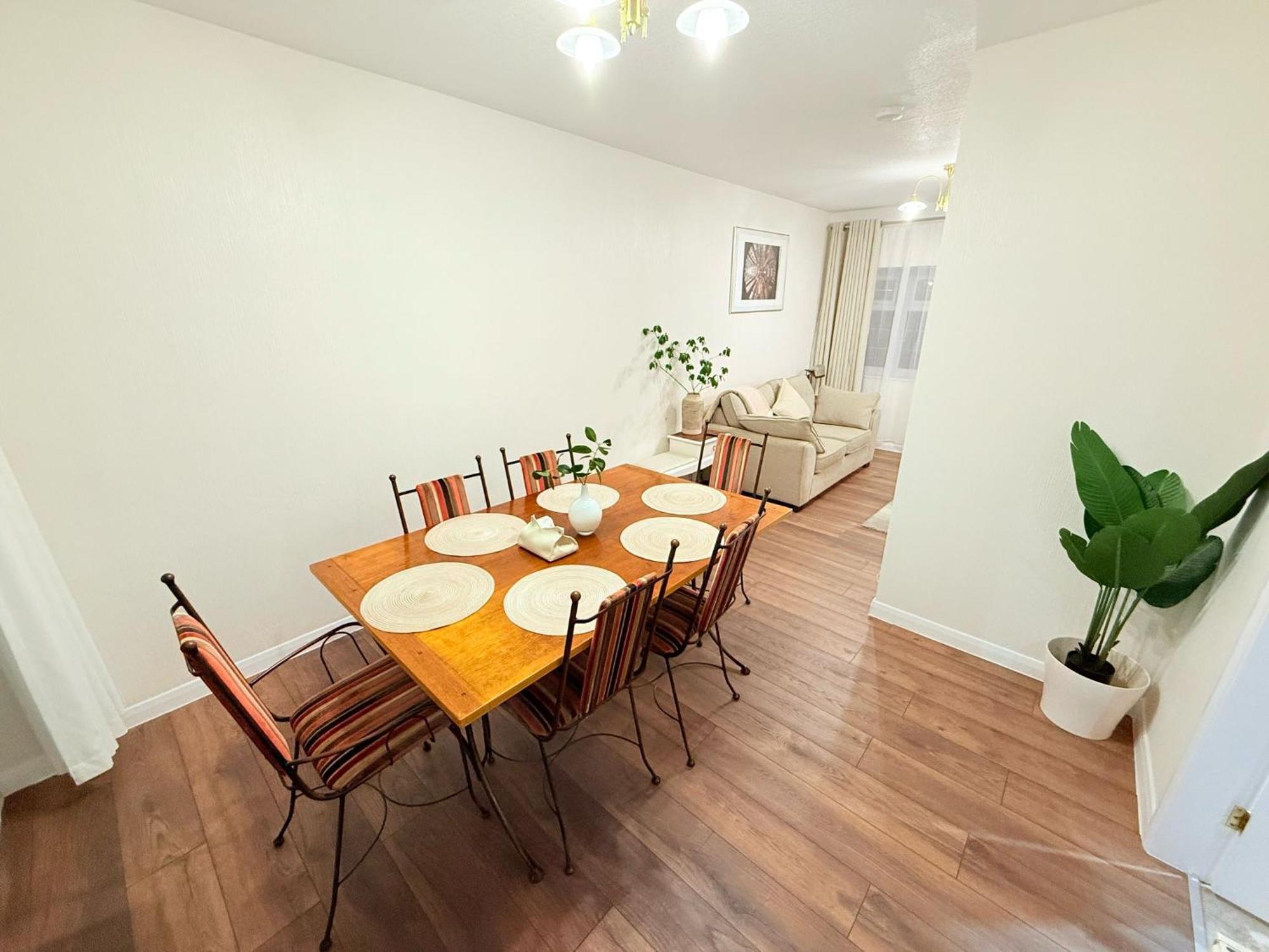 Cannon Village- Elegance & Comfort By Cannon Park , A Historic Retreat Next To The Of Warwick ,free Parking ,3 Bedrooms ,sleeps 9 Villa *