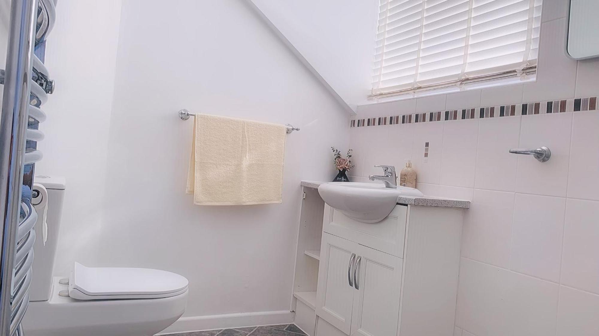 Cannon Village- Elegance & Comfort By Cannon Park , A Historic Retreat Next To The Of Warwick ,free Parking ,3 Bedrooms ,sleeps 9 Villa *
