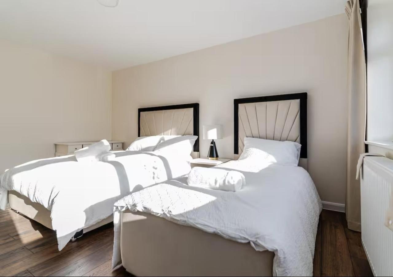 Cannon Village- Elegance & Comfort By Cannon Park , A Historic Retreat Next To The Of Warwick ,free Parking ,3 Bedrooms ,sleeps 9 Villa *