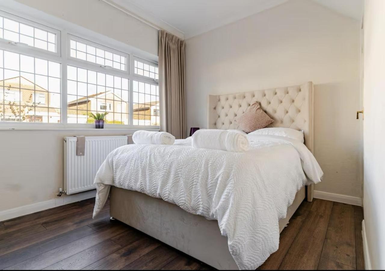 Villa Cannon Village- Elegance & Comfort By Cannon Park , A Historic Retreat Next To The Of Warwick ,free Parking ,3 Bedrooms ,sleeps 9 Coventry