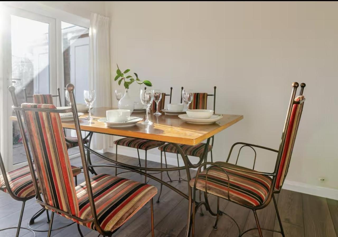 Cannon Village- Elegance & Comfort By Cannon Park , A Historic Retreat Next To The Of Warwick ,free Parking ,3 Bedrooms ,sleeps 9 * Coventry