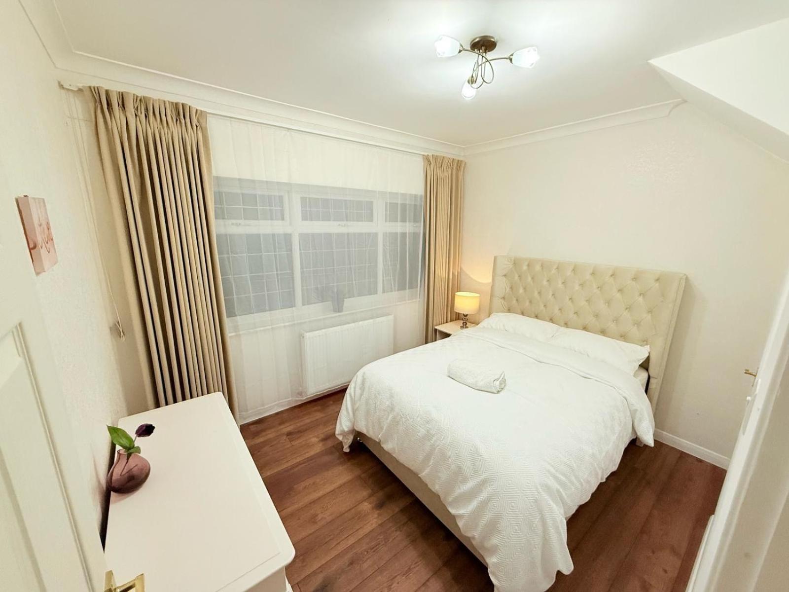 Cannon Village- Elegance & Comfort By Cannon Park , A Historic Retreat Next To The Of Warwick ,free Parking ,3 Bedrooms ,sleeps 9 Villa